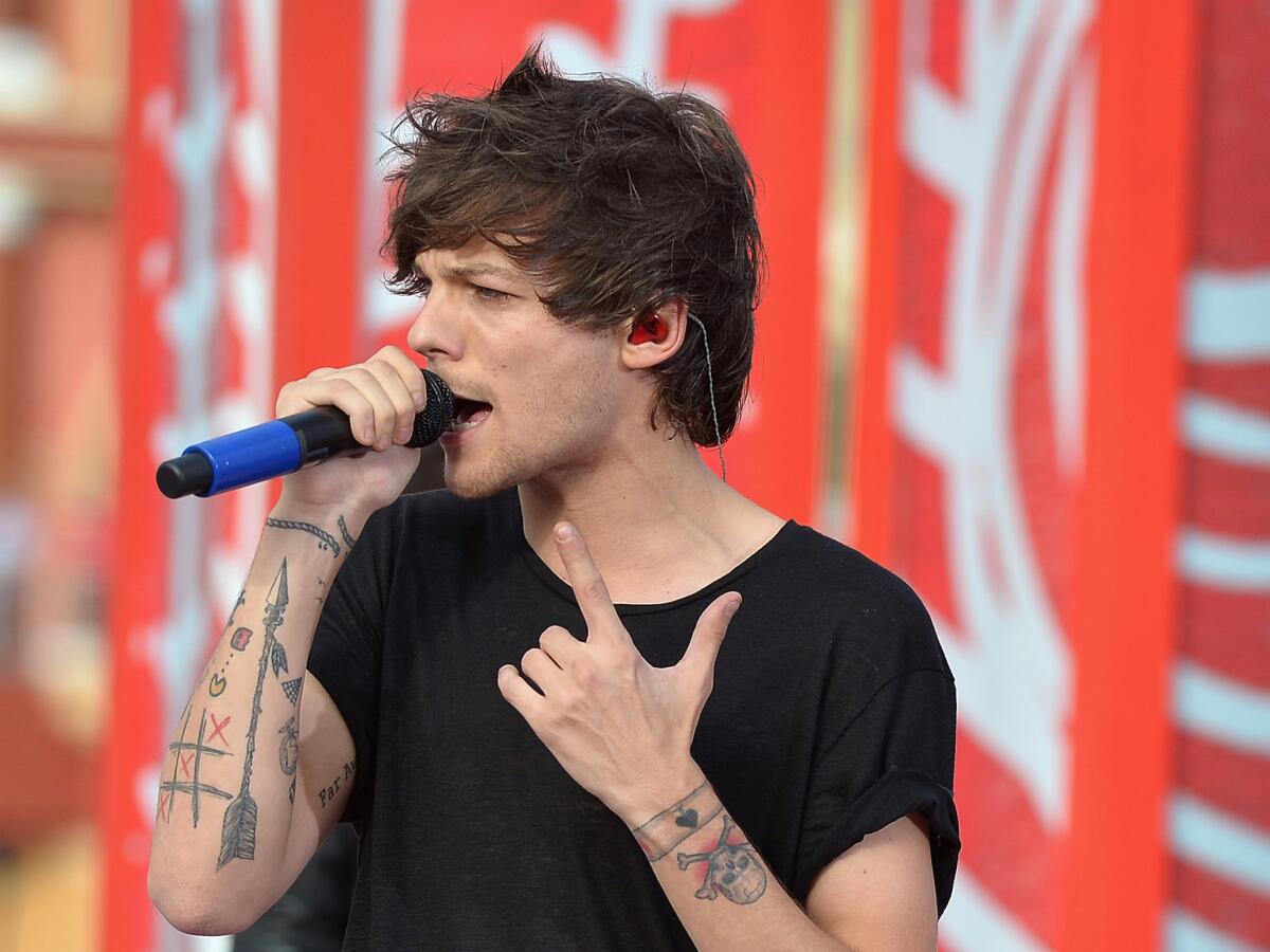 Singer Louis Tomlinson of pop band One Direction is photographed on News  Photo - Getty Images