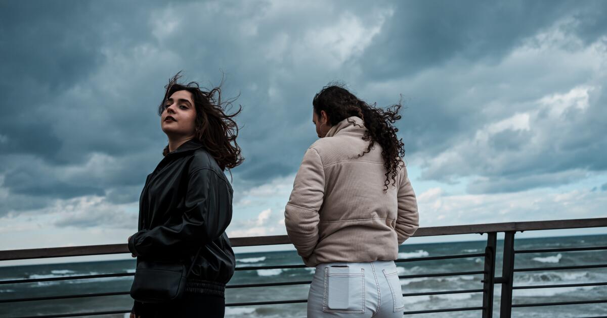 Beklenmedik bir dostluk savaşla sınanır. Hayatta kalabilir mi?