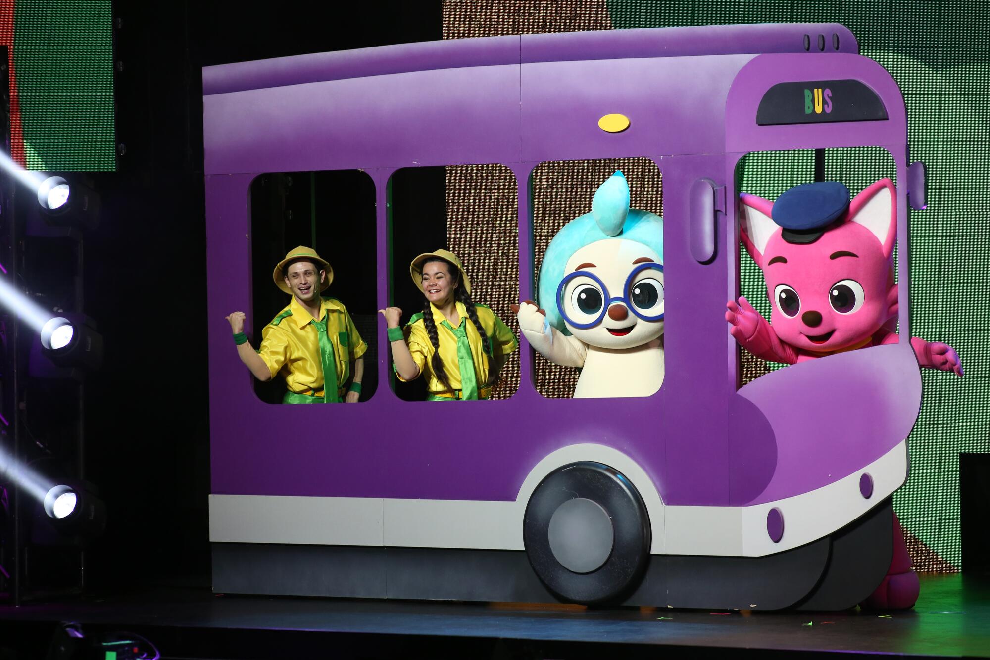 The show features pink fox Pinkfong, hedgehog Hogi and rangers.