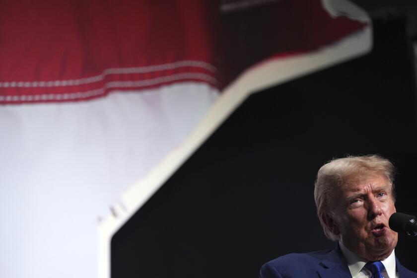 El candidato presidencial republicano, el expresidente Donald Trump, habla en la Cena Lincoln Reagan del Partido Republicano de Minnesota, el viernes 17 de mayo de 2024, en el Saint Paul RiverCentre de St. Paul, Minnesota. (AP Foto/Abbie Parr)