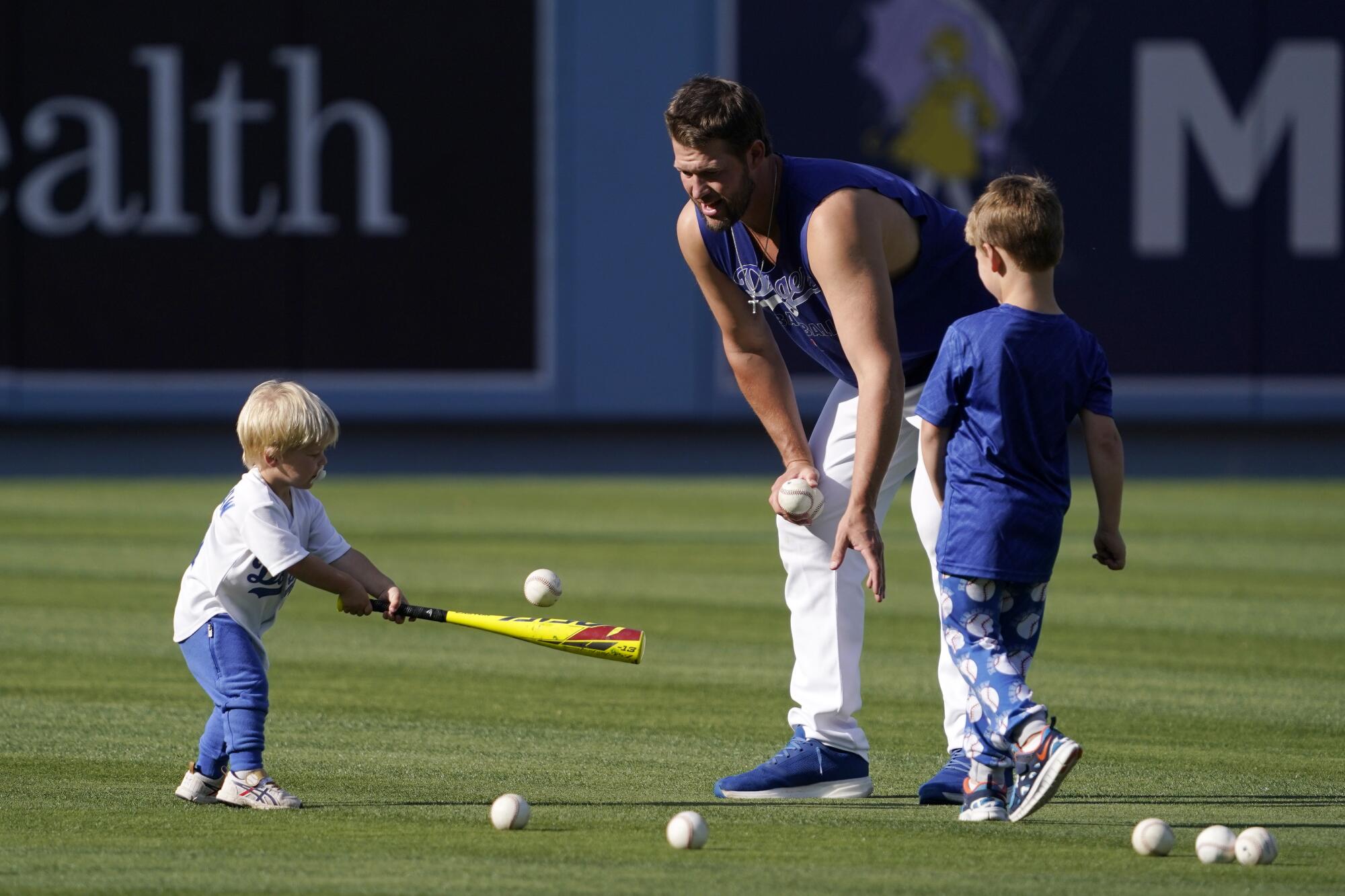 Clayton Kershaw's sons make trip to stadium to play ball with Dad