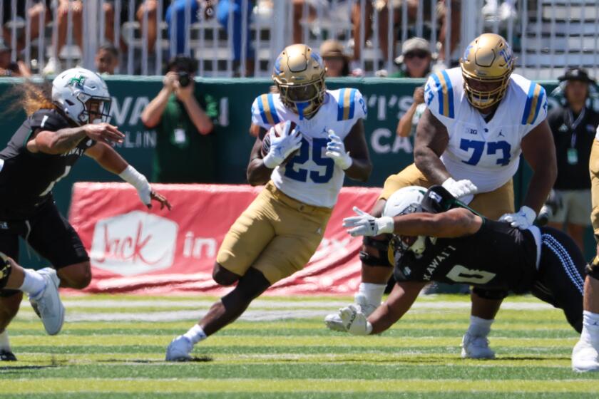 HONOLULU, HI - AUGUST 31: T.J. Harden #25 of the UCLA Bruins runs the ball during the first half.