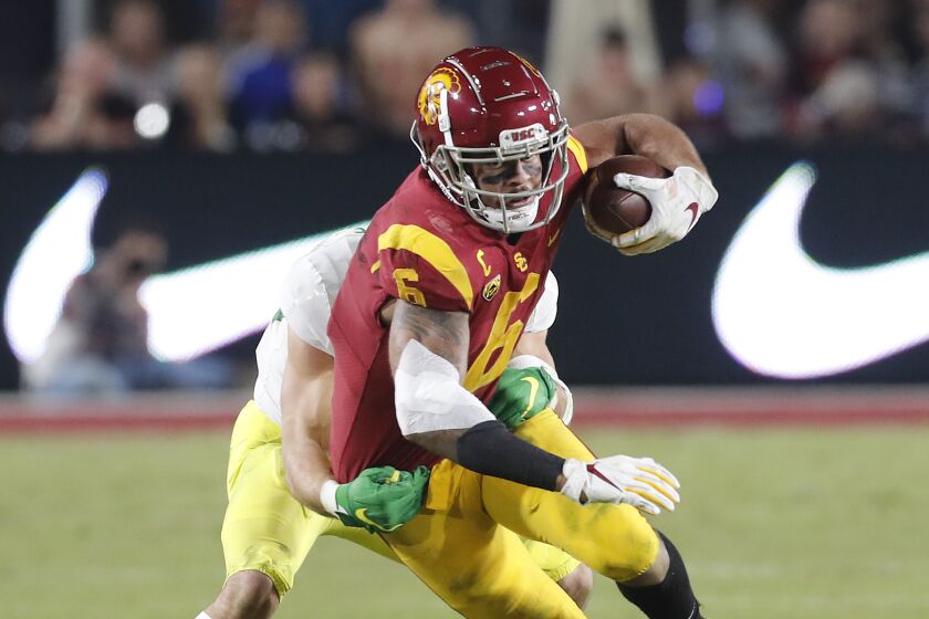 LOS ANGELES, CALIF. - OCT. 19, 2019. USC wide receiver Michael Pittman Jr. makes a reception against Oregon at the Coliseum on Saturday night, Nov,. 2, 2019. (Luis Sinco/Los Angeles Times)