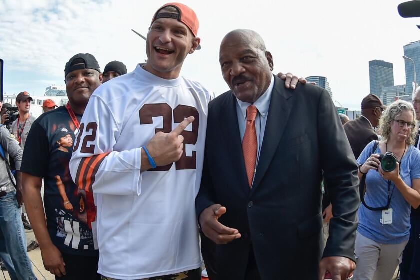 Stipe Miocic poses with NFL Hall of Famer Jim Brown.