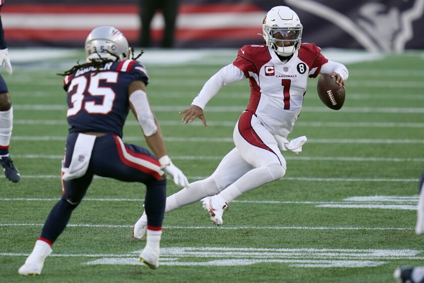 Arizona Cardinals quarterback Kyler Murray scrambles away from New England Patriots defensive back Kyle Dugger.