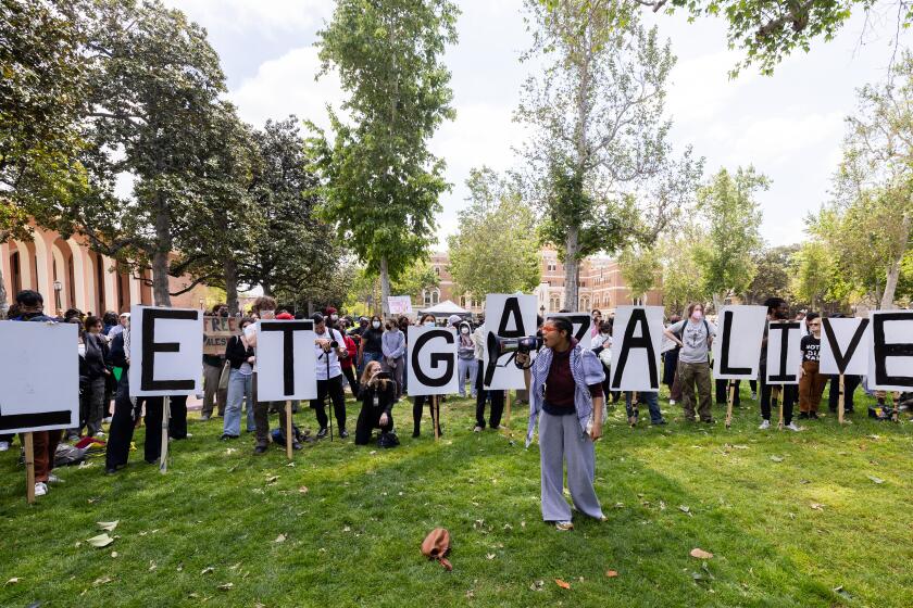 Los Angeles, CA - April 24: Pro-Palestinian demonstrators at USC on Wednesday, April 24, 2024 in Los Angeles, CA. (Brian van der Brug / Los Angeles Times)