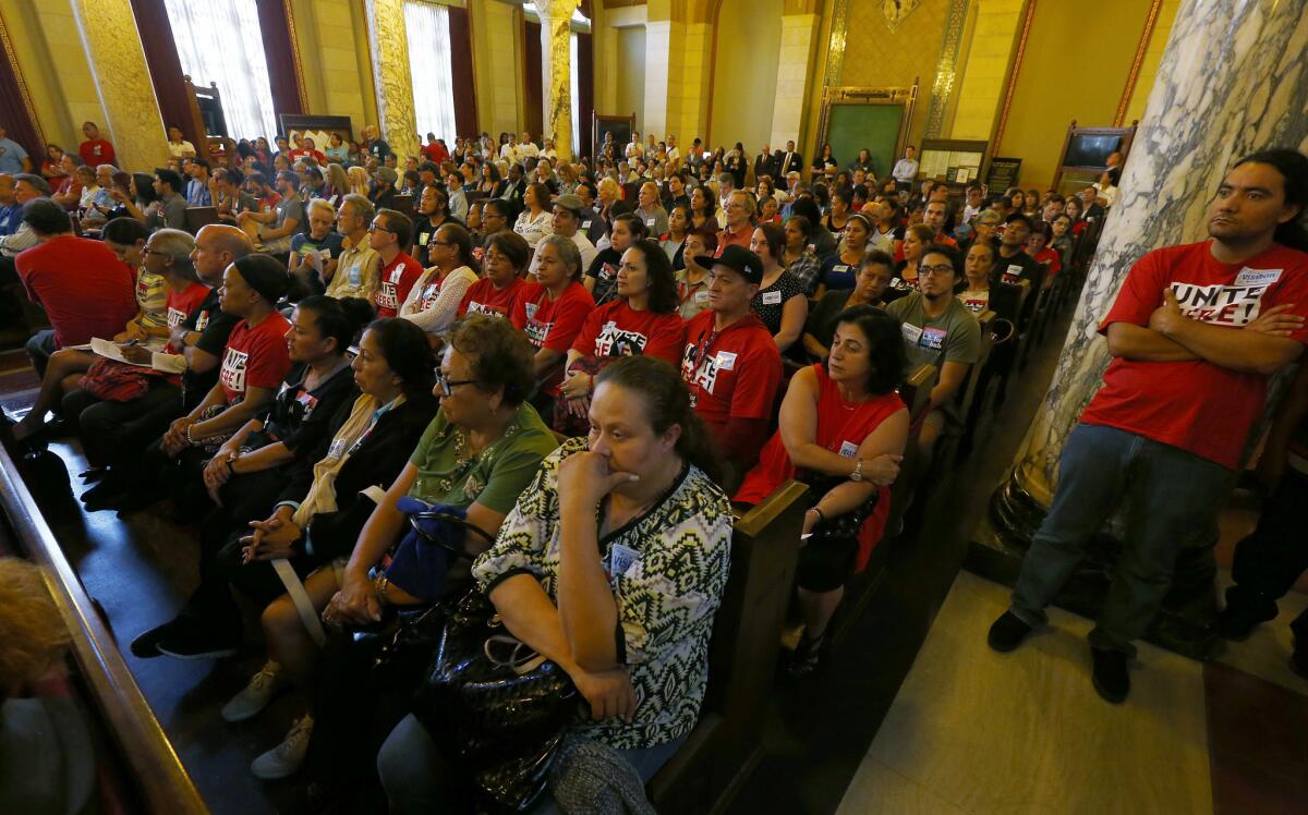 Varios grupos llenaron las reuniones en el Ayuntamiento de Los Ángeles