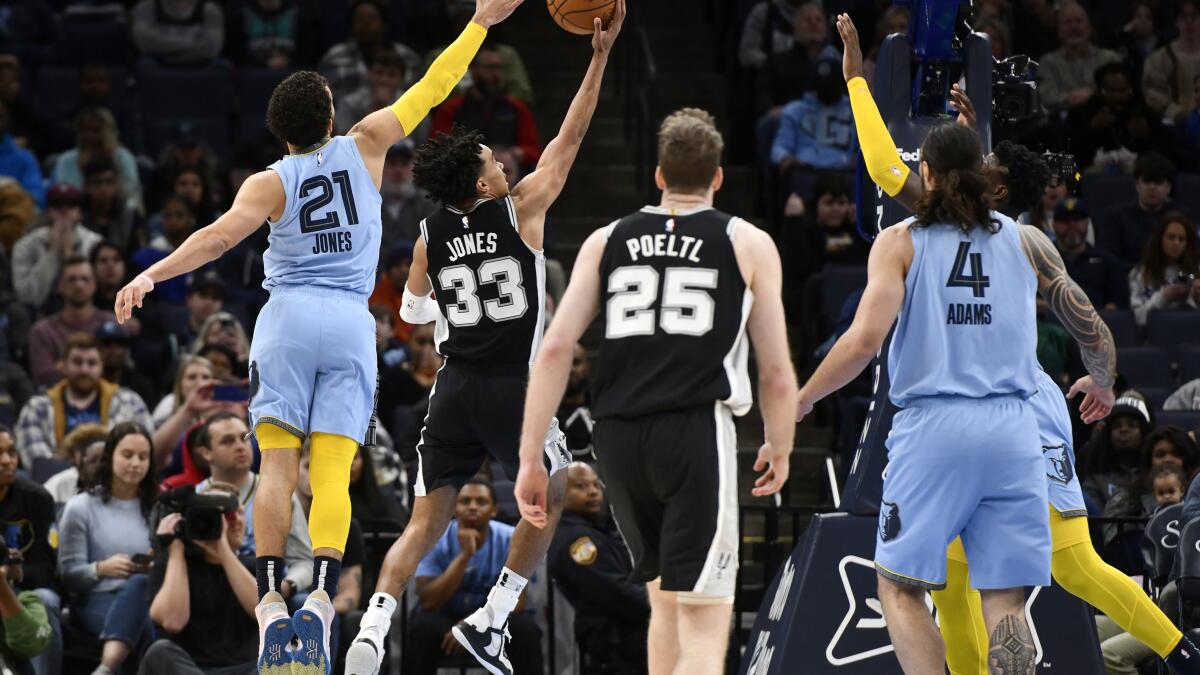 Grizzlies withstand late rally to defeat Spurs 121-113 - The San Diego  Union-Tribune