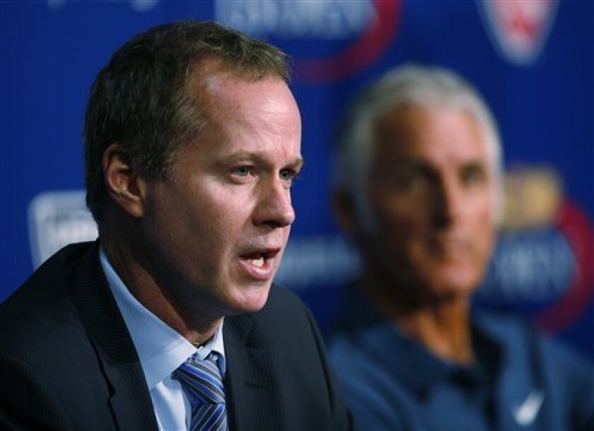 Former tennis player Patrick McEnroe, left, announces he will resign as U.S. Davis Cup captain at a news conference New York, Monday, Sept. 6, 2010. McEnroe will leave the post after the Davis Cup playoff against Colombia. United States Tennis Association Director of Coaching Jose Higueras is at right. (AP Photo/Peter Morgan)
