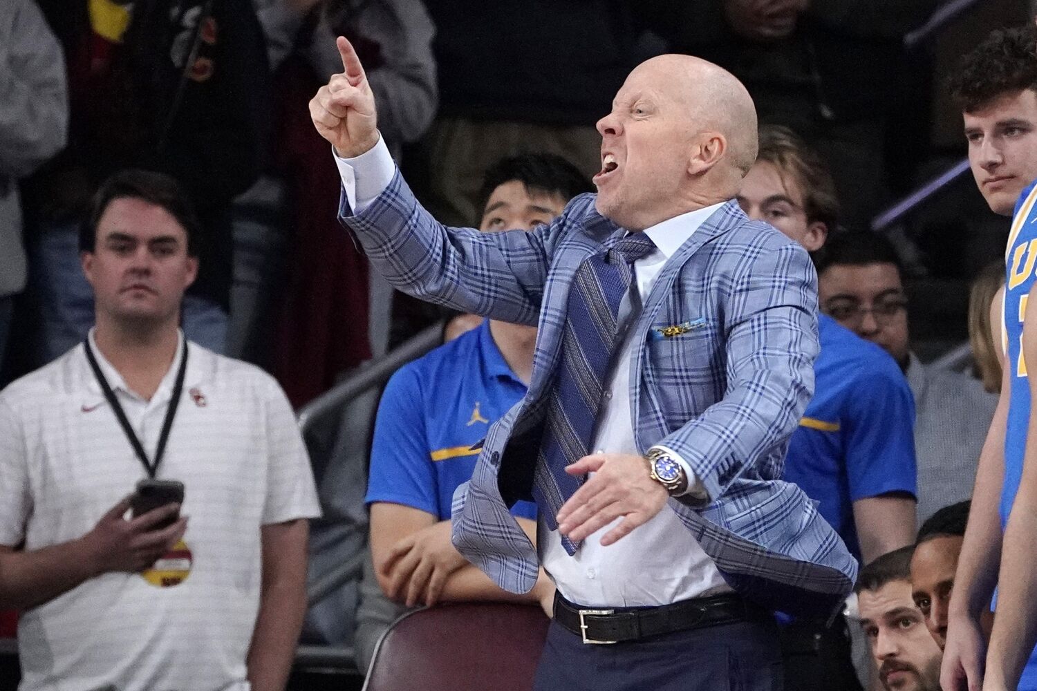 Hernández: UCLA's woeful offense needs a Mick Cronin overhaul to be Final Four worthy