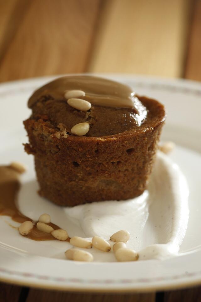 Sticky whiskey toffee pudding