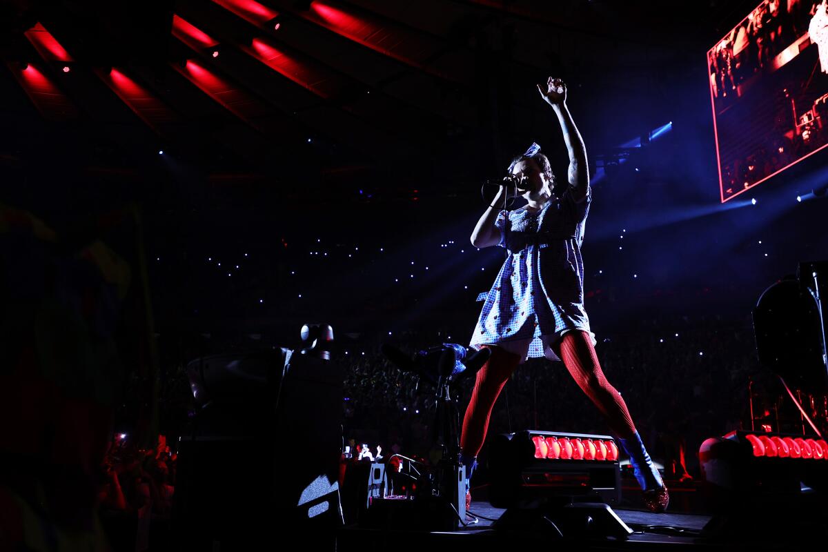 Harry Styles says goodbye to Madison Square Garden after selling