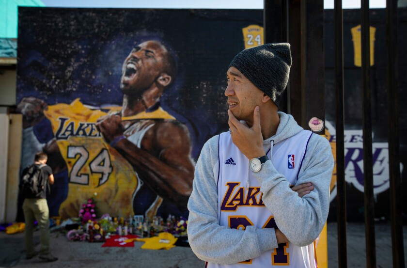 Kobe Bryant S Death In Helicopter Crash Stuns The World Leaves L A Grieving Los Angeles Times