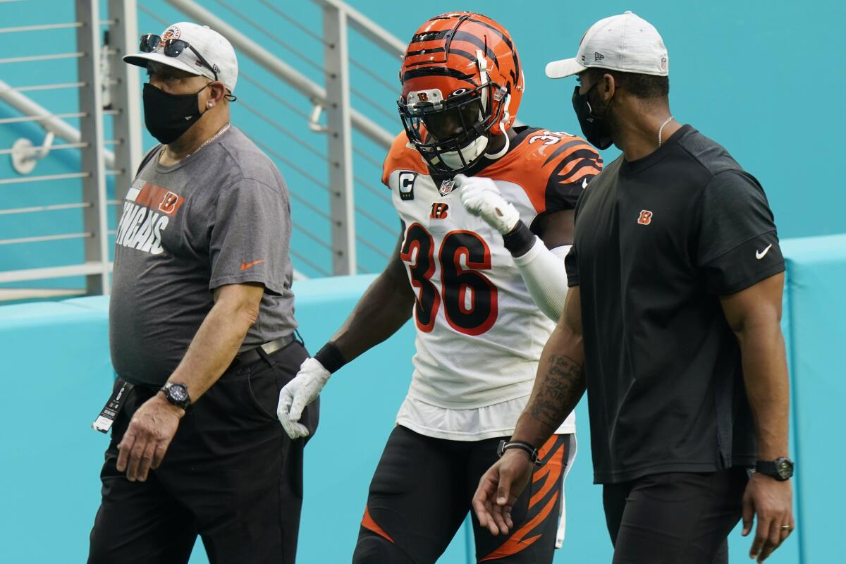 5 players ejected in Bengals loss at Miami