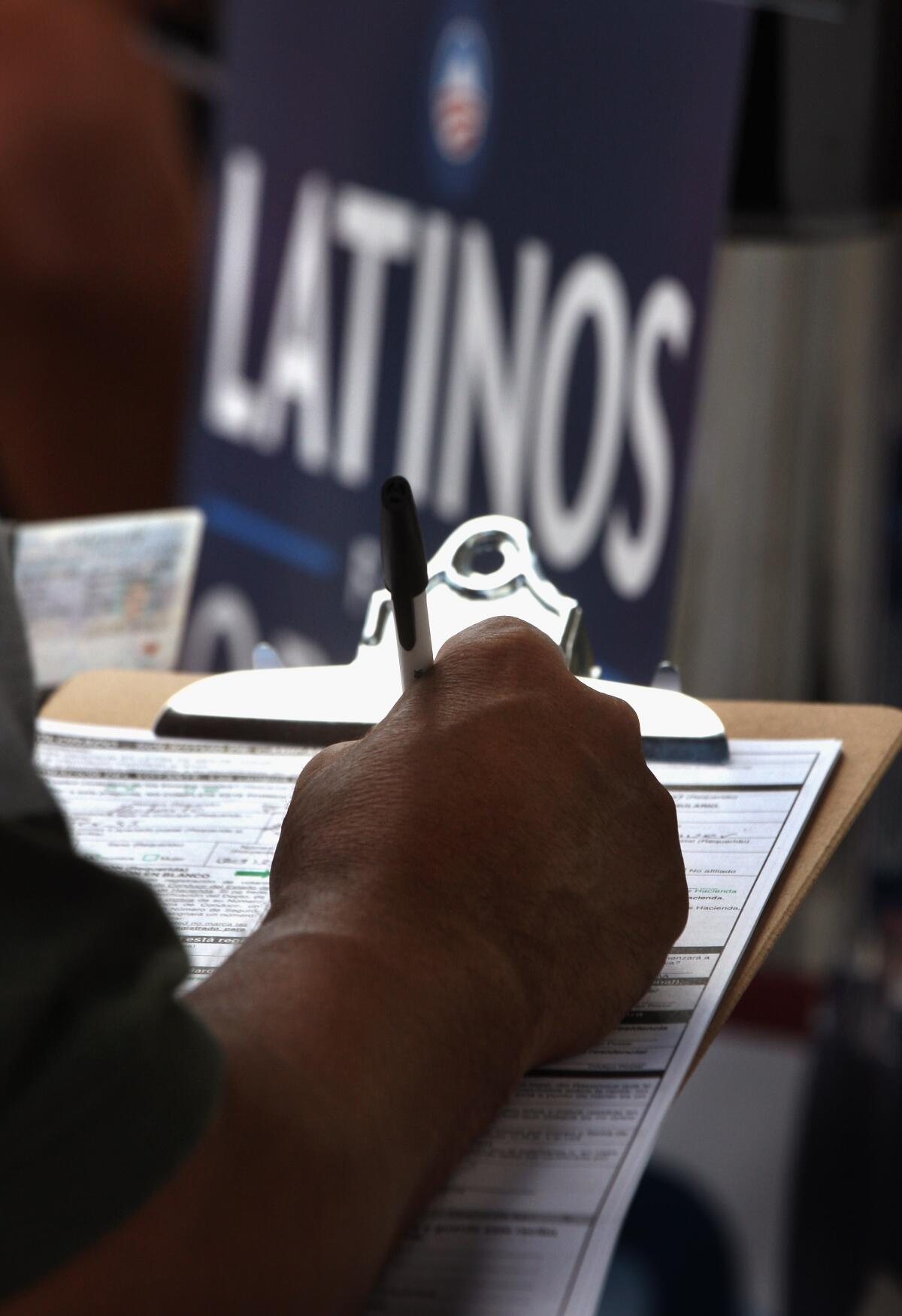 Los estados en los que mas pesan los votantes latinos son: Nuevo México en donde representan el 43% de los electores, 