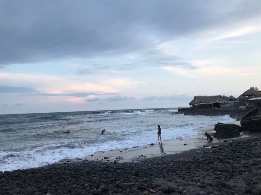 The ocean waves in El Zonte