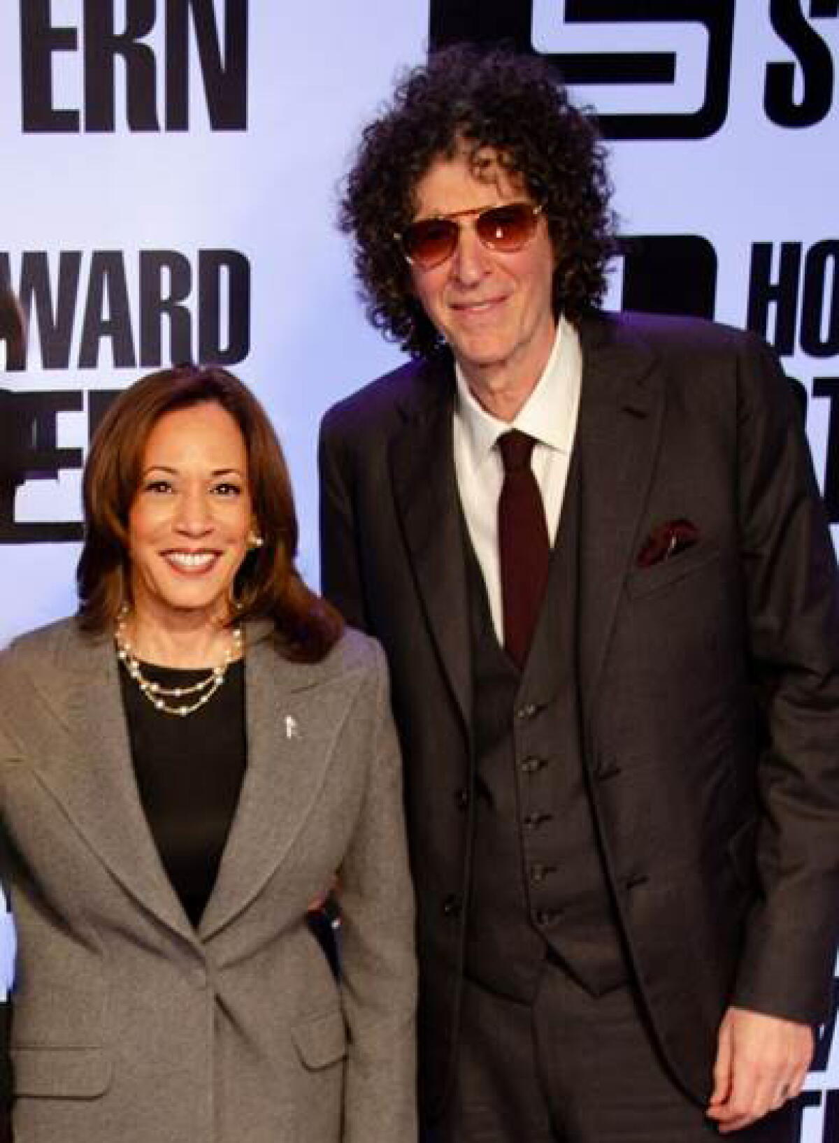 Howe Rd Stern Podcast Harris, Trump seek large, niche audiences on podcasts, TV shows, radio ...