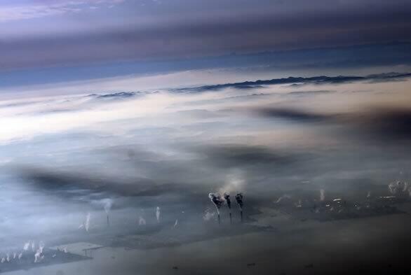 Smog over industrial area of Tokyo Bay