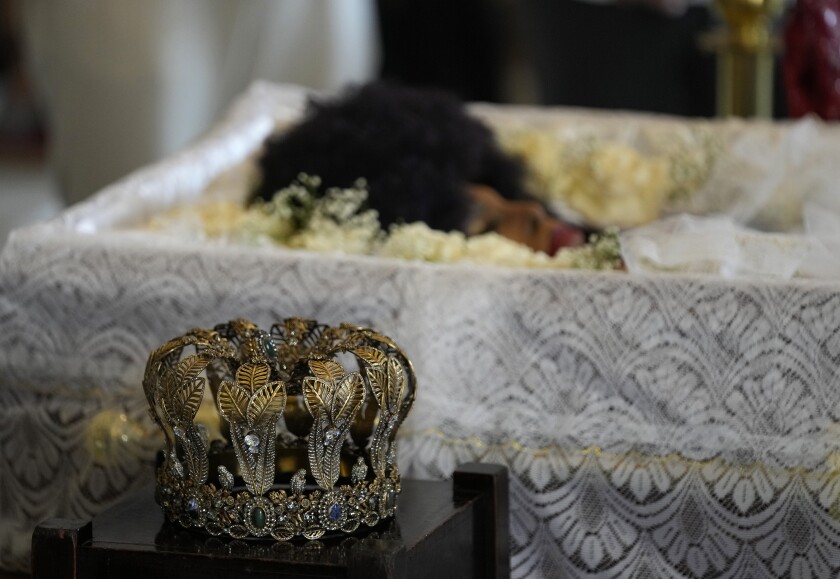 A crown sits on display next to the body of Brazilian samba singer Elza Soares as she lies in state at the Municipal Theater in Rio de Janeiro, Brazil, Friday, Jan. 21, 2022. Soares died at age 91 of natural causes in her Rio de Janeiro home on Thursday afternoon, family members said on the artist's official Instagram account. (AP Photo/Silvia Izquierdo)