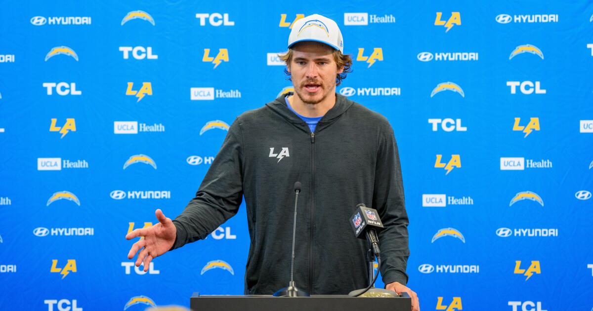 Jim Harbaugh de los Chargers no especula sobre la lesión “precipitante” de Justin Herbert