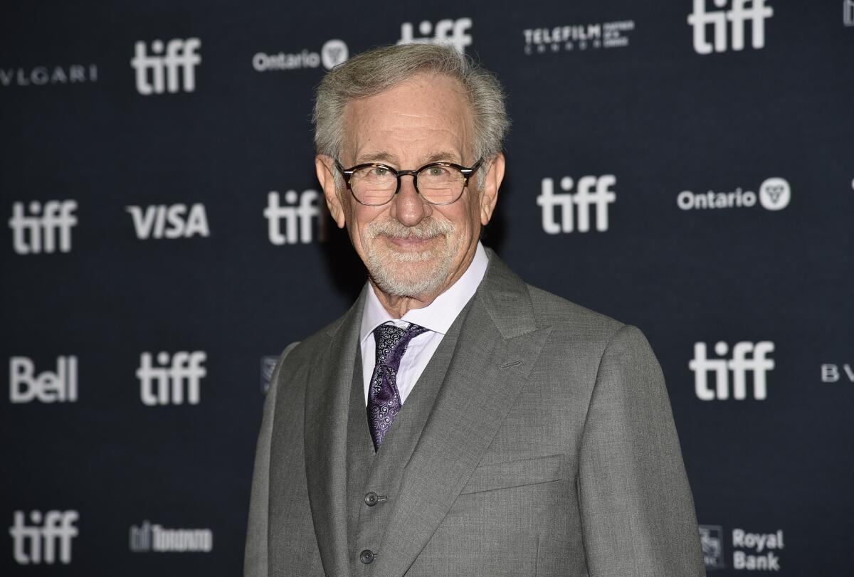 El director Steven Spielberg asiste al estreno de "The Fabelmans" en el Teatro Princess of Wales