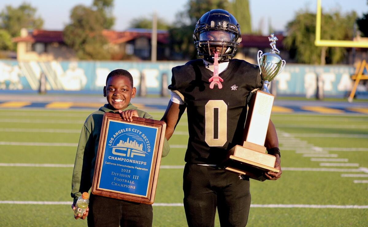 ডার্নেল মিলার সান্তিকে হকিন্সের বিরুদ্ধে সিটি ডিভিশন III চ্যাম্পিয়নশিপ জিততে নেতৃত্ব দেন ডার্নেল মিলার সান্তিকে হকিন্সের বিরুদ্ধে সিটি ডিভিশন III চ্যাম্পিয়নশিপ জিততে নেতৃত্ব দেন