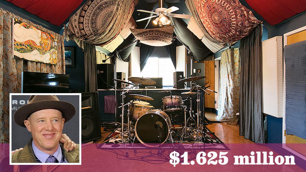 Drummer Jack Irons of Red Hot Chili Peppers and Pearl Jam fame has sold his home in Malibu for $1.625 million.