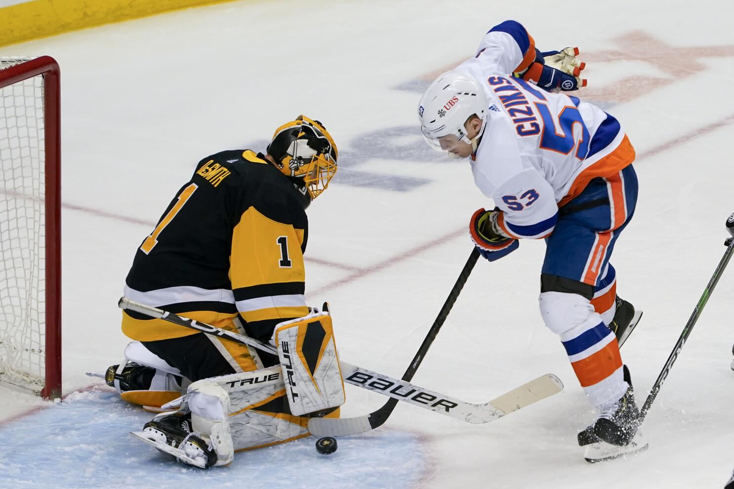 DeSmith stars in relief, Pittsburgh Penguins edge New York