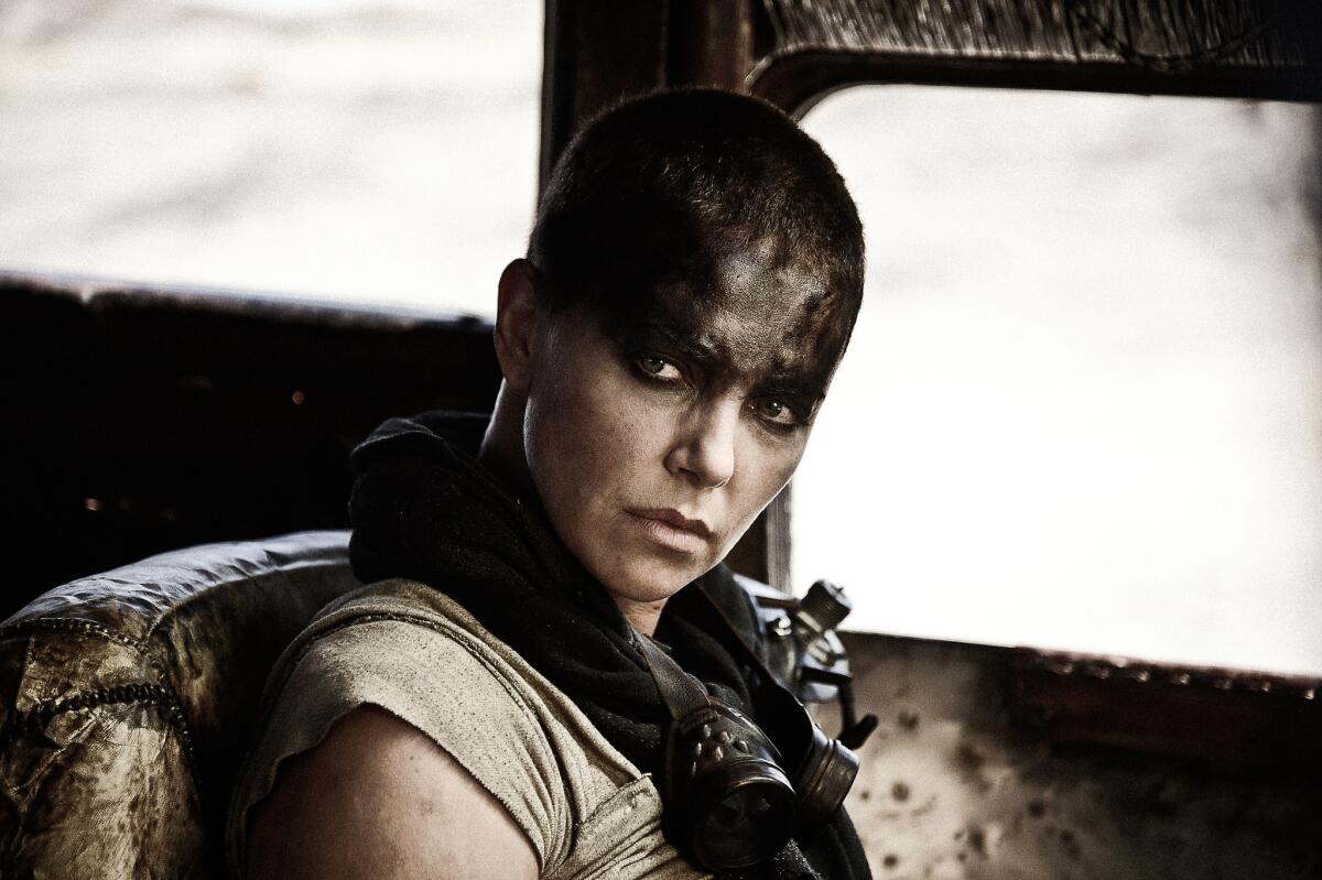 En esta imagen difundida por Warner Bros. Pictures, Charlize Theron da vida a la emperadora Furiosa en "Mad Max: Fury Road". (Jasin Boland/Warner Bros. Pictures via AP)