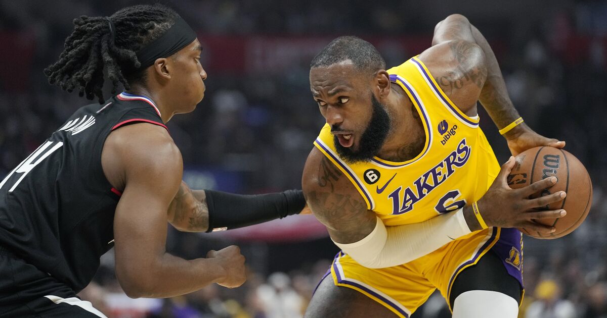 LeBron gets 31 in Lakers' 128-109 rout of Dame-less Blazers - The San Diego  Union-Tribune