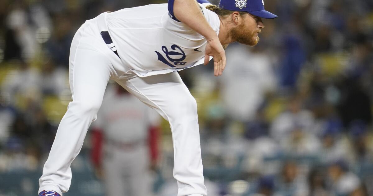 Craig Kimbrel shuts down former team, becomes eighth pitcher in
