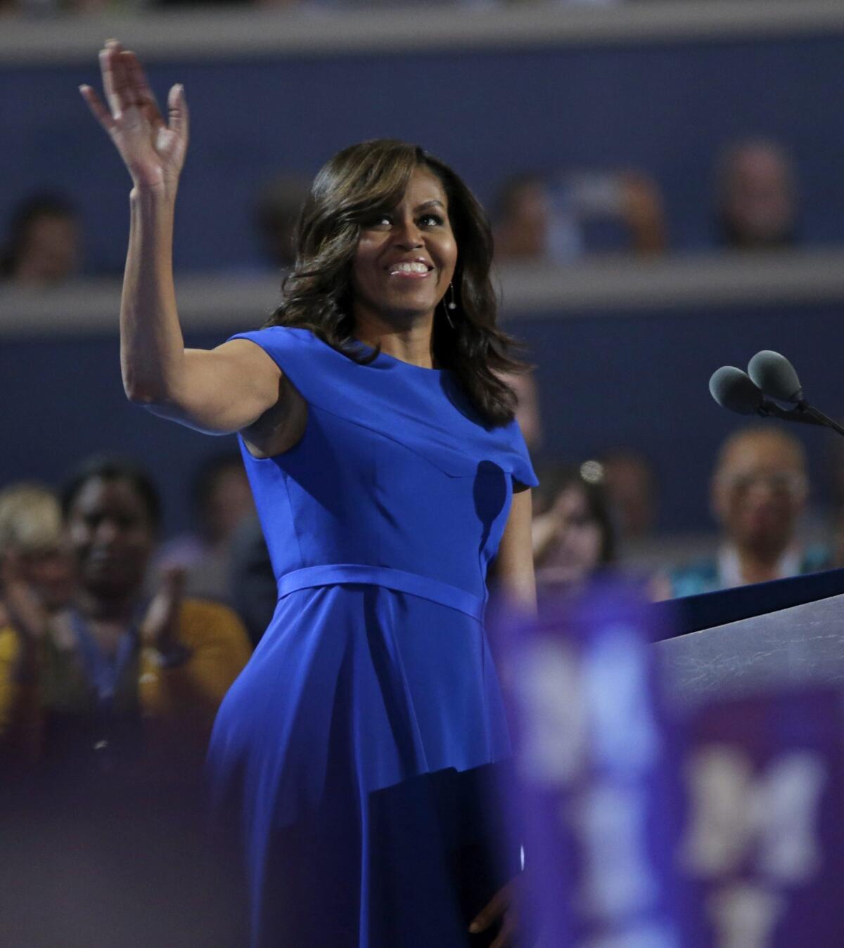FFA01. FILADELFIA (PA, EE.UU.), 25/07/2016.- La primera dama de Estados Unidos, Michelle Obama, habla durante la primera jornada de la Convención Nacional Demócrata 2016 hoy, 25 de julio de 2016, en el Wells Fargo Center de Filadelfia, Pensilvania. EFE/PETER FOLEY