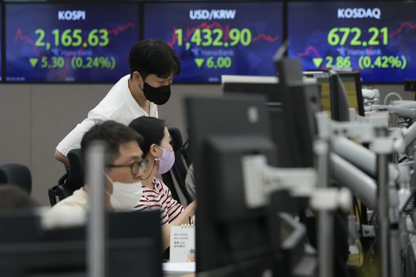Currency traders watch monitors at the foreign exchange dealing room of the KEB Hana Bank headquarters in Seoul, South Korea, Friday, Sept. 30, 2022. Asian stocks have sunk again after German inflation spiked higher, British Prime Minister Liz Truss defended a tax-cut plan that rattled investors and Chinese manufacturing weakened. (AP Photo/Ahn Young-joon)