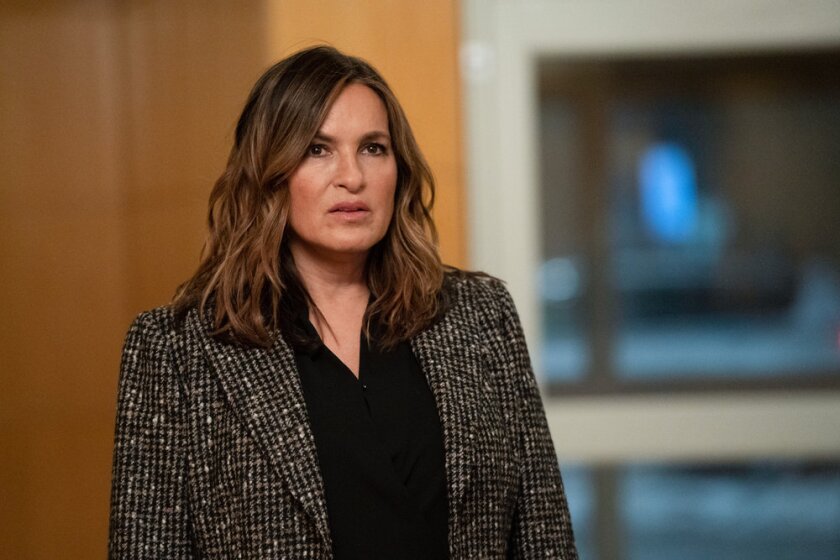 Mariska Hargitay as Captain Olivia Benson in a brown coat and black shirt