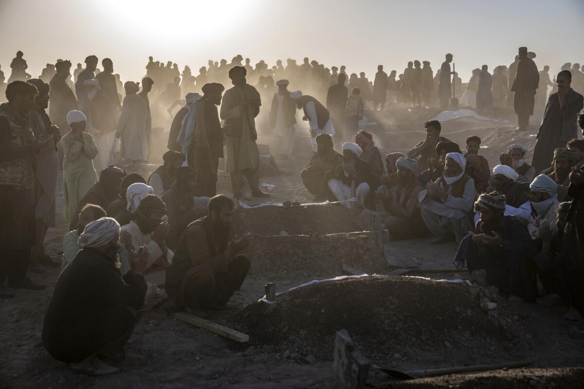 Afghans burying hundreds of people killed in an earthquake