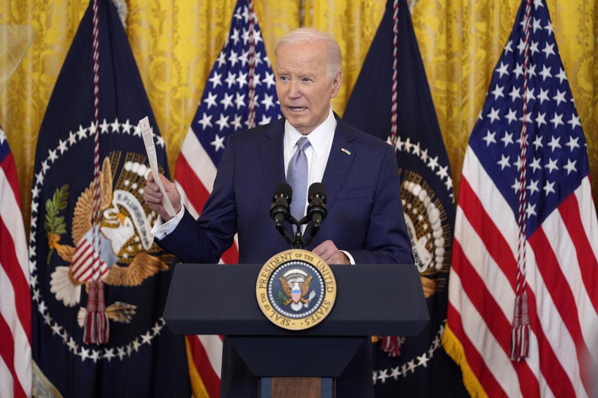 El presidente estadounidense Joe Biden habla ante la Asociación Nacional de Gobernadores en un evento 