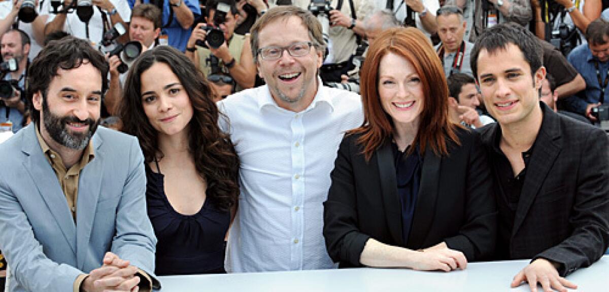 Actors Don Mc Kellar, Alice Braga, director Fernando Meirelles, Julianne Moore and Gael Garcia Bernal pose during a photocall for their film "Blindness."