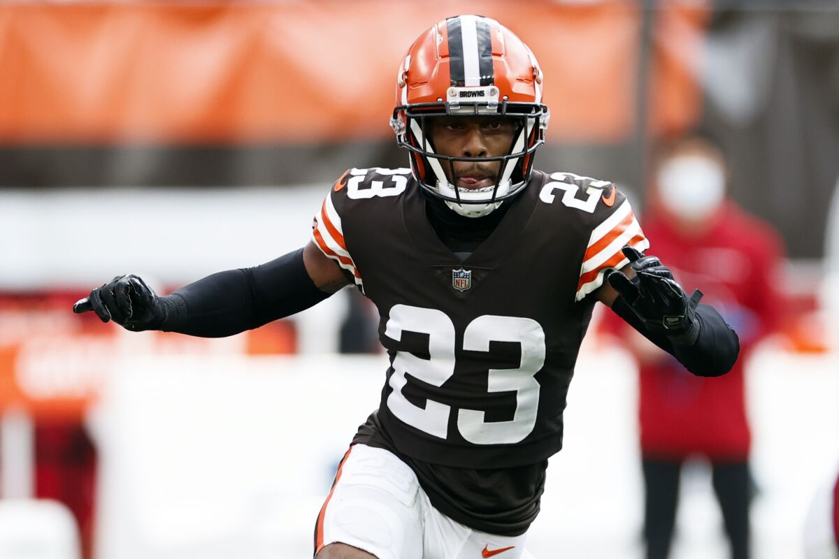 Cleveland Browns cornerback Troy Hill pursues against the Arizona Cardinals in October.