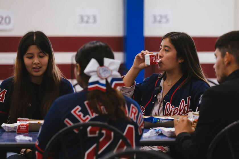 LOS ANGELES, CA - SEPTEMBER 23, 2022: Students eat lunch at Garfield High School in Los Angeles on Friday, September 23, 2022. (Christina House / Los Angeles Times)