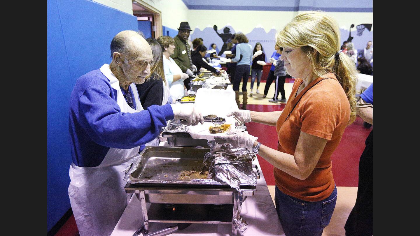 Photo Gallery: Salvation Army in Glendale serves pre-Thanksgiving meal