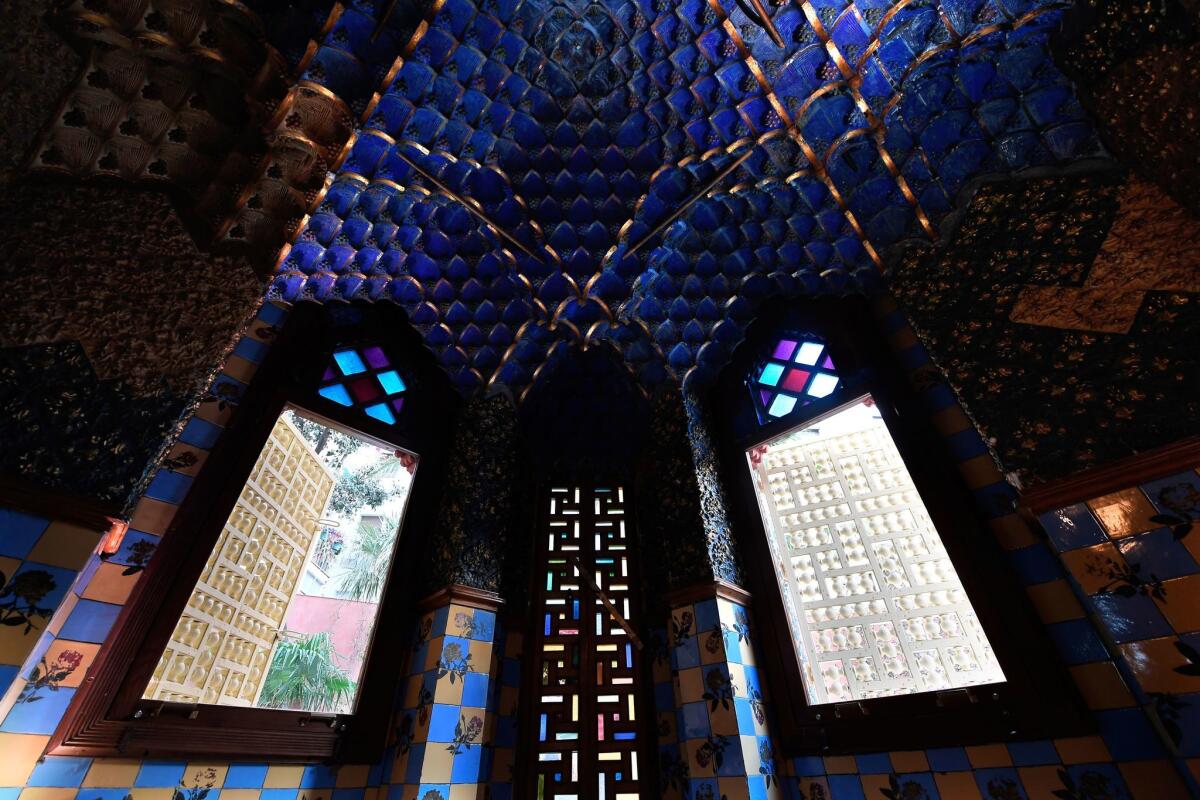 The picture shows the interior of the "Casa Vicens."