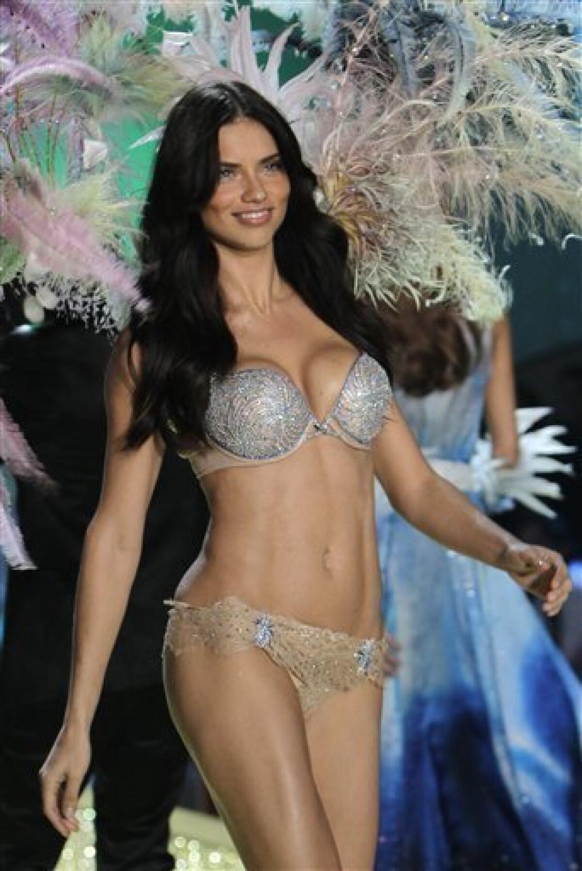 Perry finds her groove on Victoria's Secret runway - The San Diego  Union-Tribune