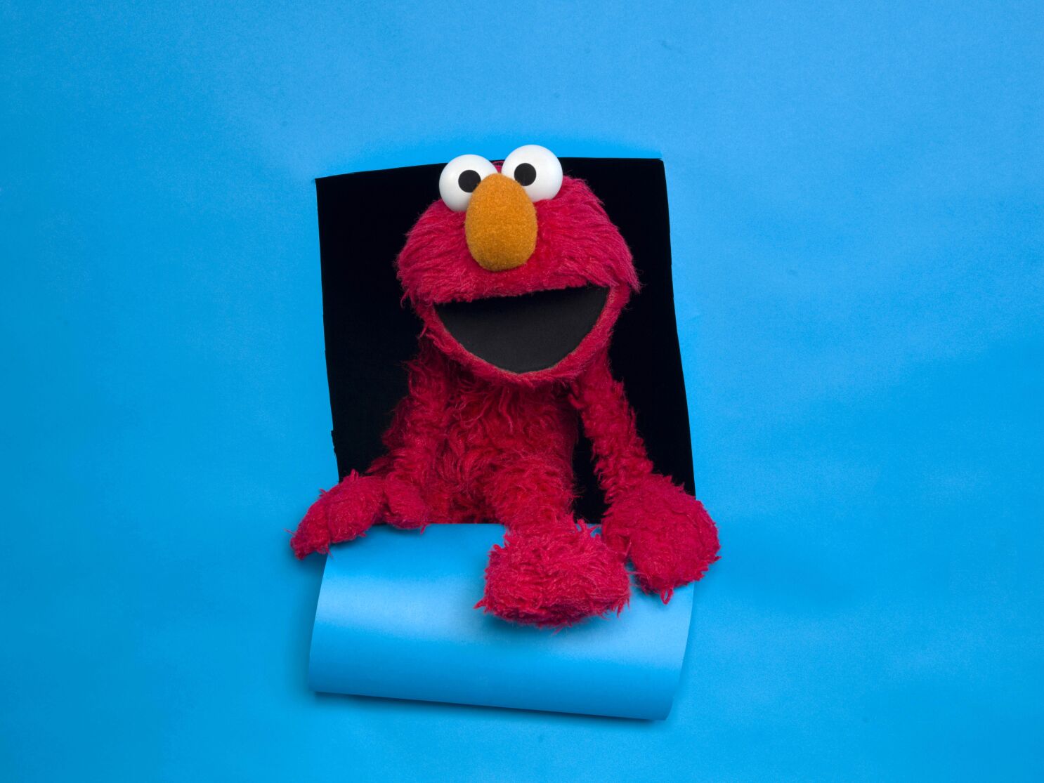 Why Elmo's feud with a rock has gone viral on Twitter - Los Angeles Times
