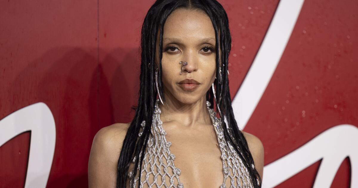 FKA twigs\' Calvin Klein ad banned in U.K. over sexual nature - Los Angeles  Times
