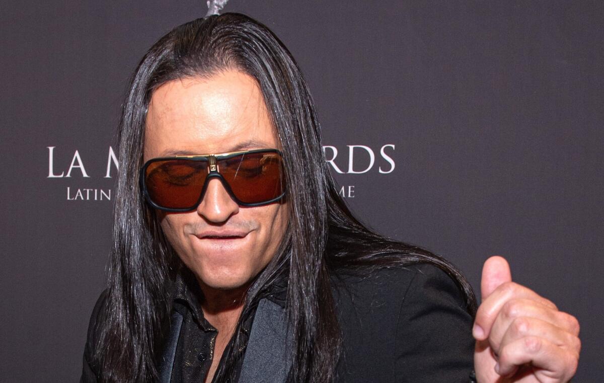 El puertorriqueño Elvis Crespo lanza el disco 'Multitudes' - Los Angeles  Times