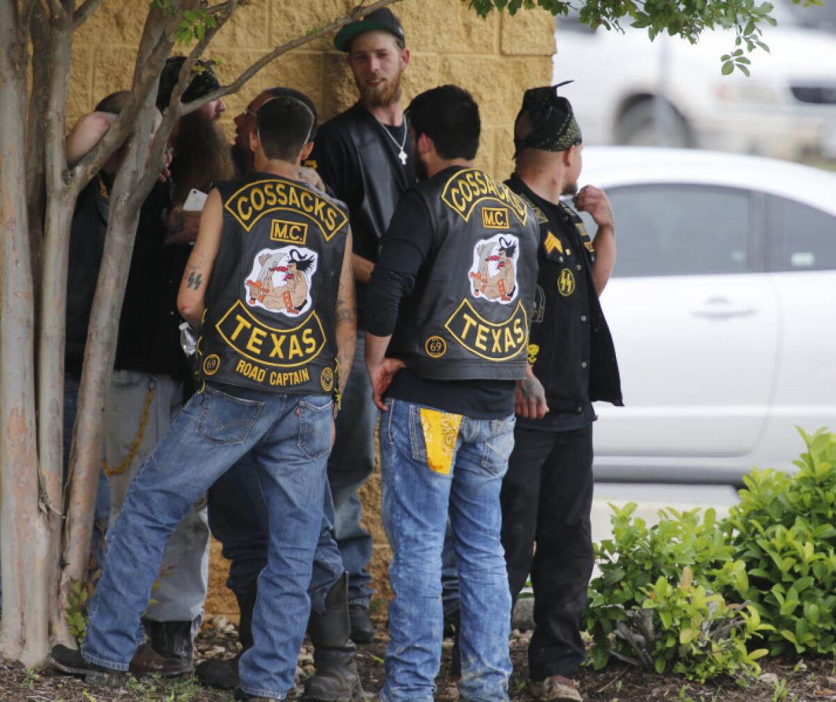 Algunos de los detenidos tras el tiroteo del domingo en Waco, Texas.