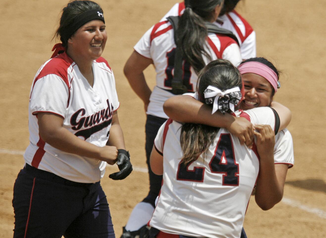 Bell-Jeff's softball team wins CIF Division VI softball championship game