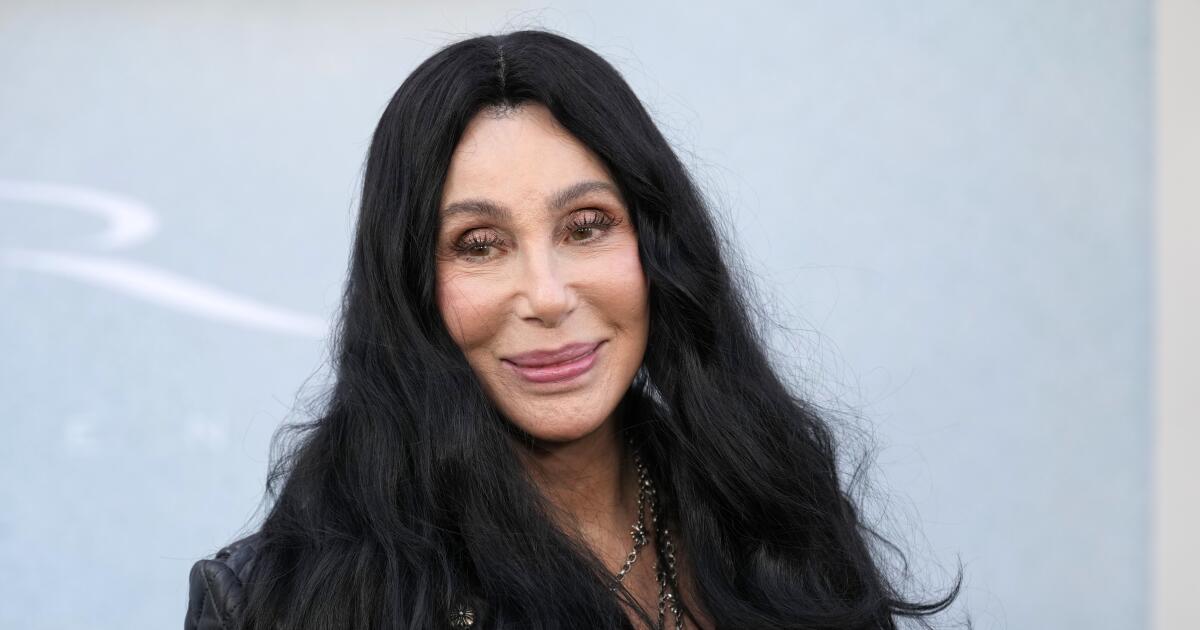 Cher, iki bölümlük anı kitabının yayın tarihini Kasım olarak belirledi