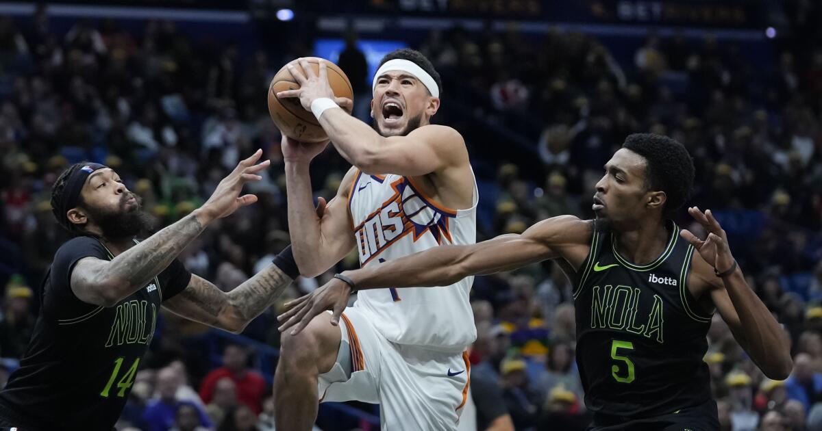 Suns close out Clippers thanks to Devin Booker and a spectacular