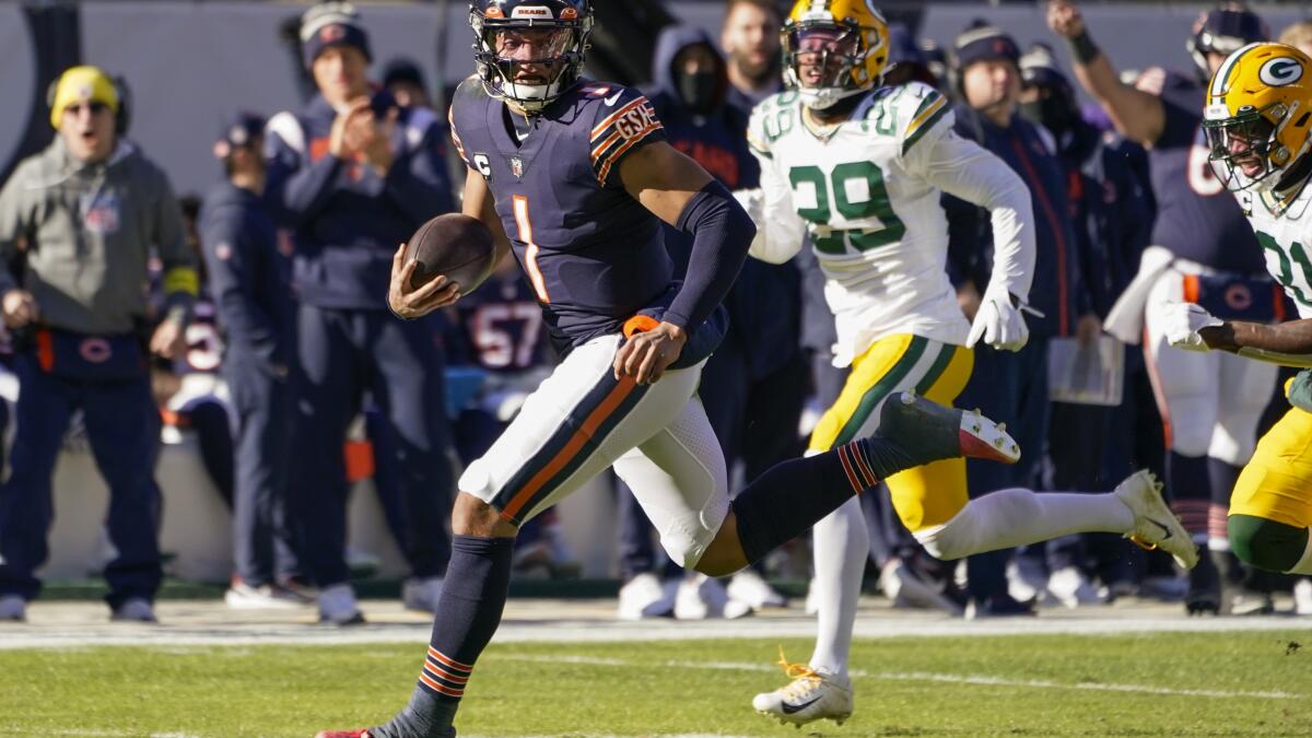 Chicago Bears Stumble to Green Bay Packers, Extend Losing Streak